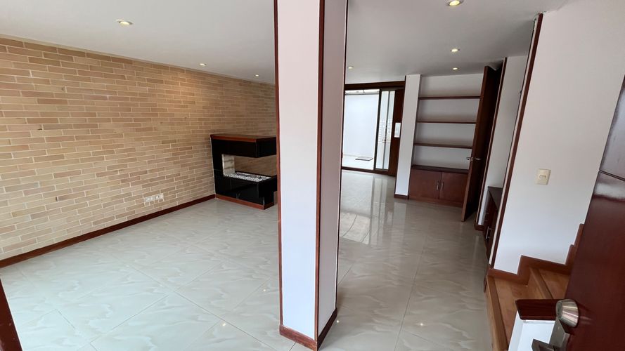 Casa de 4 alcobas en venta en Cota, 170 m² · foto 2 de 24