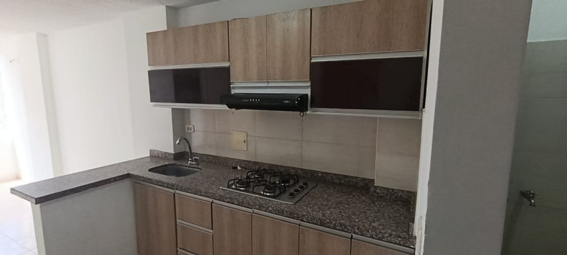 Apartamento de 2 alcobas en venta en Puerto Madero, Girón · foto 4 de 13
