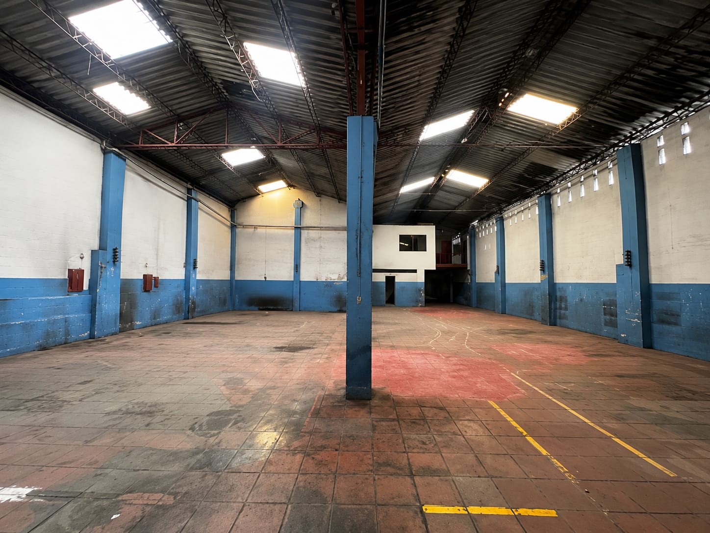Warehouse for sale in Guayabal, Medellín 5