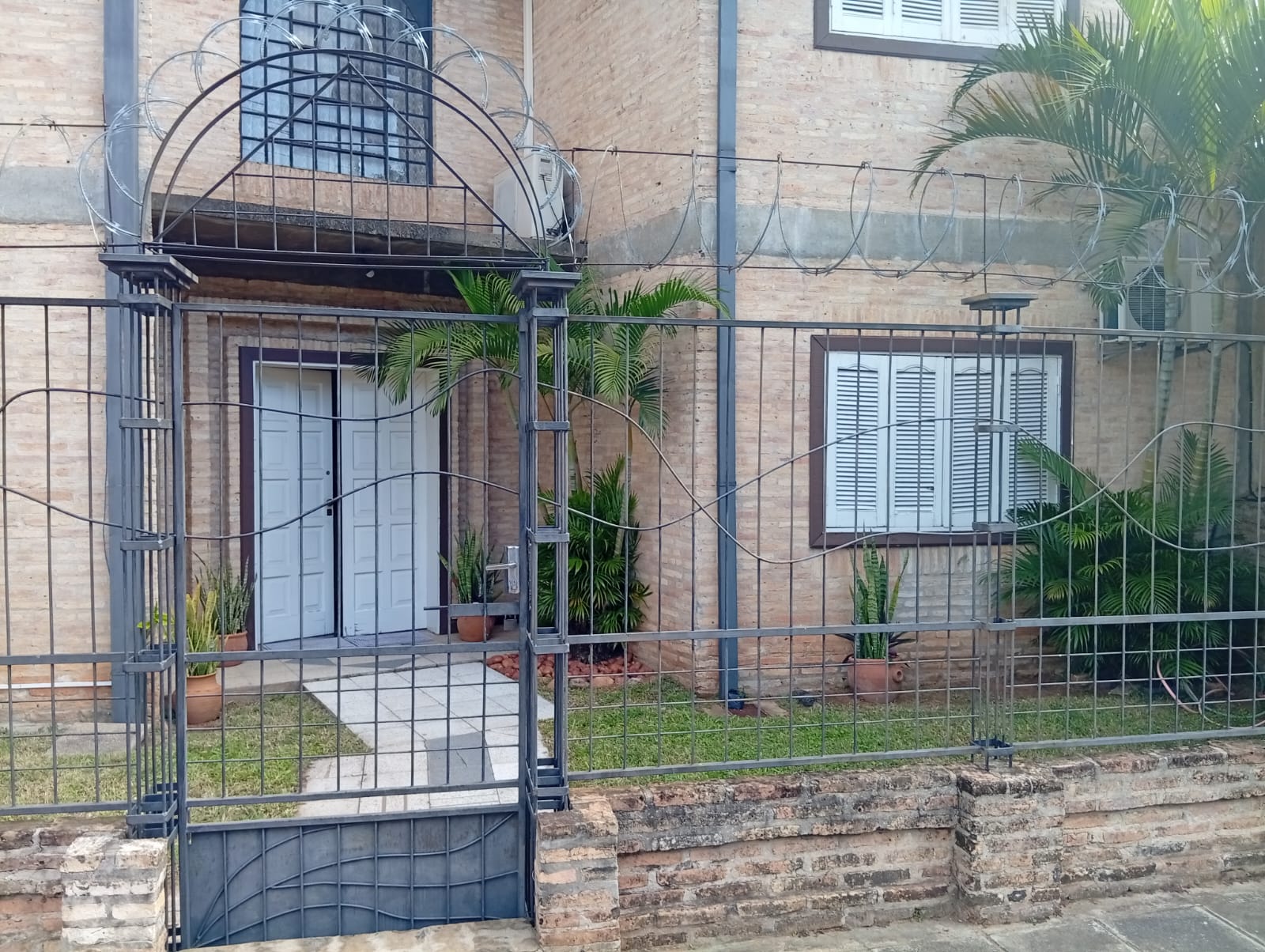 Casa con Piscina En Venta- Barrio Santa Librada- Asunción — foto 2