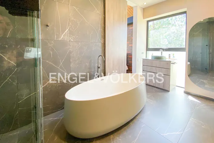 Casa de 6 alcobas en venta en Loma Del Escobero, Envigado, 1113 m² · foto 23 de 24
