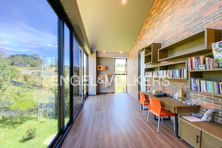 Casa de 6 alcobas en venta en Loma Del Escobero, Envigado, 1113 m² · foto 14 de 24