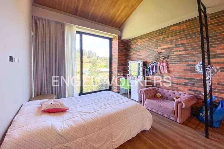 Casa de 6 alcobas en venta en Loma Del Escobero, Envigado, 1113 m² · foto 10 de 24