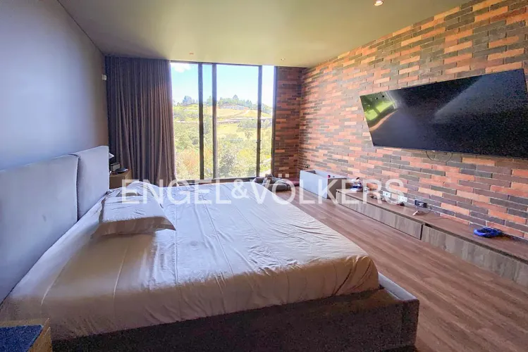 Casa de 6 alcobas en venta en Loma Del Escobero, Envigado, 1113 m² · foto 8 de 24