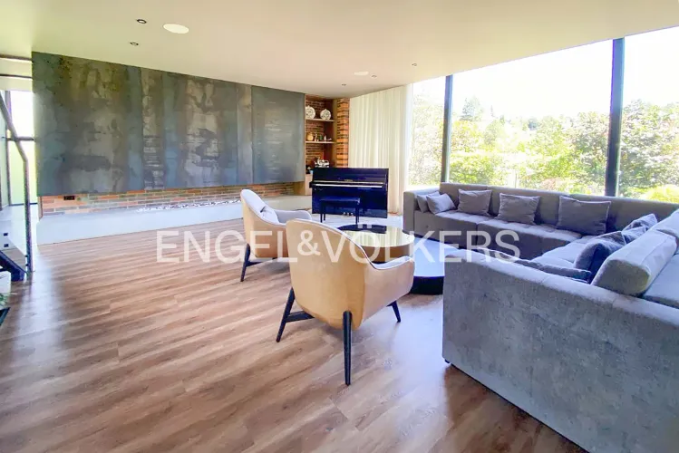 Casa de 6 alcobas en venta en Loma Del Escobero, Envigado, 1113 m² · foto 3 de 24
