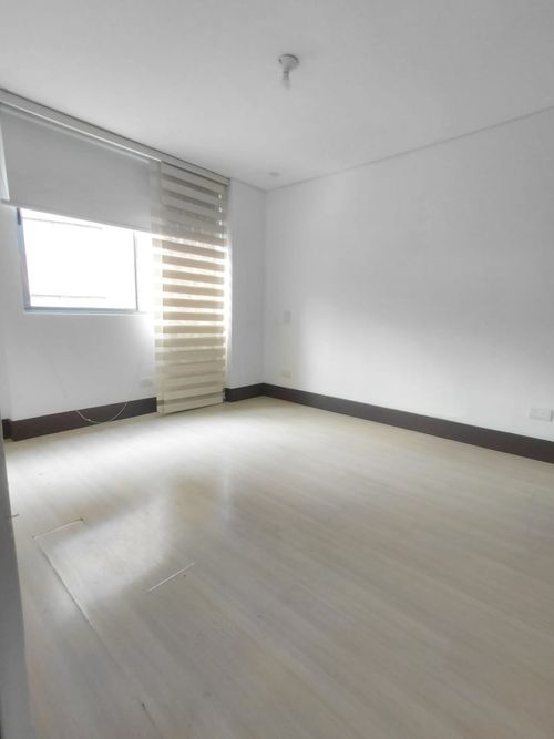 Apartamento de 3 alcobas en arriendo en Loma Del Esmeraldal, Envigado, 94 m² · foto 2 de 14