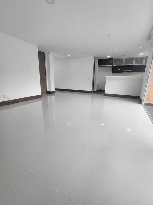 Apartamento de 3 alcobas en arriendo en Loma Del Esmeraldal, Envigado, 94 m² · foto 3 de 14