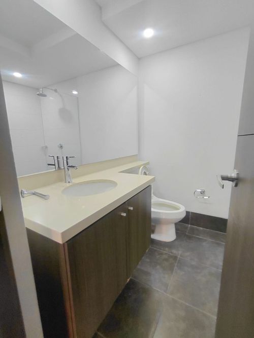 Apartamento de 3 alcobas en arriendo en Loma Del Esmeraldal, Envigado, 94 m² · foto 11 de 14