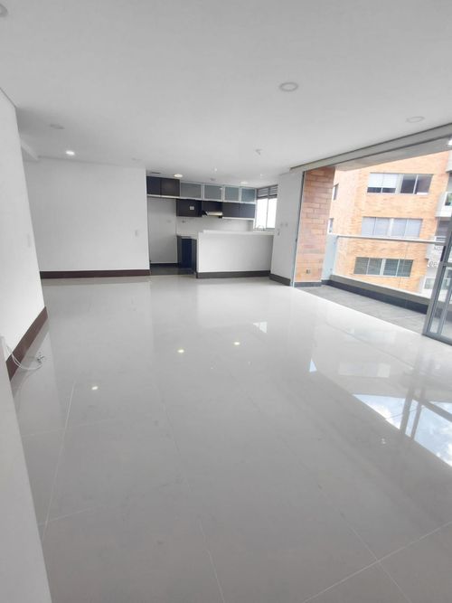 Apartamento de 3 alcobas en arriendo en Loma Del Esmeraldal, Envigado, 94 m² · foto 12 de 14