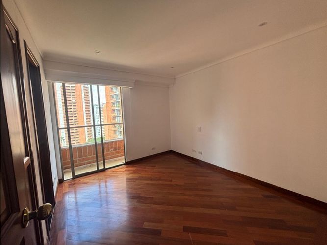 Apartamento de 3 alcobas en venta en El Poblado, Medellín, 193 m² · foto 8 de 13