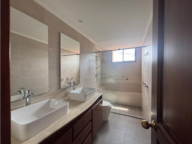 Apartamento de 3 alcobas en venta en El Poblado, Medellín, 193 m² · foto 10 de 13