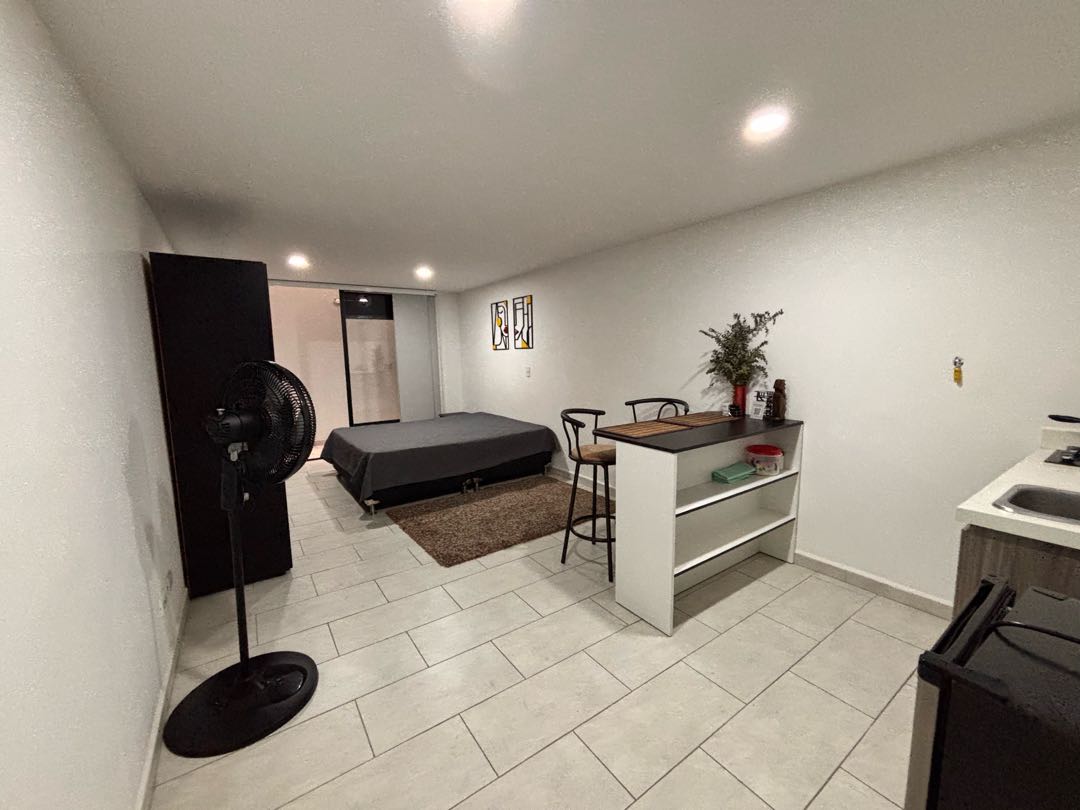 Apartaestudio for sale in La candelaria, Medellín 2
