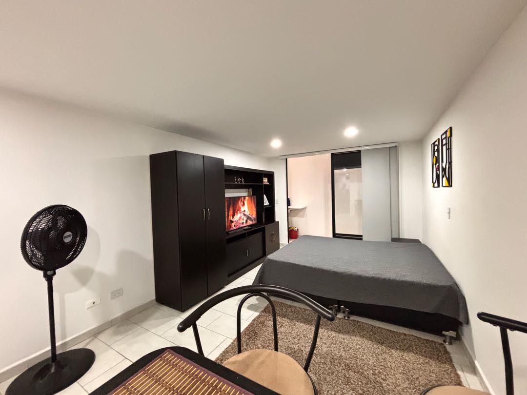Apartaestudio for sale in La candelaria, Medellín 3