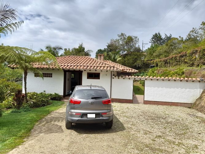 Finca en venta en El Carmen De Viboral, El Carmen de Viboral, 3850 m² · foto 4 de 24