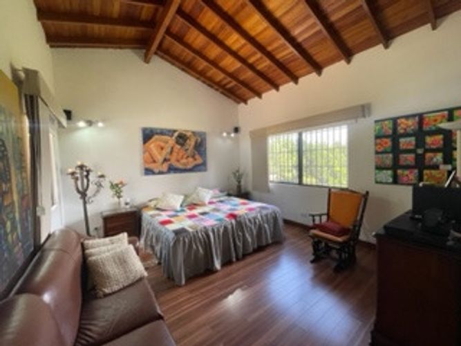 Casa de 4 alcobas en venta en La Ceja · foto 2 de 24