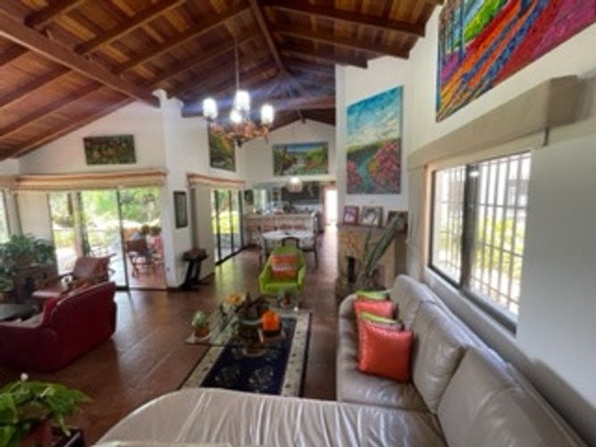Casa de 4 alcobas en venta en La Ceja · foto 4 de 24
