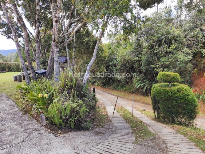 Finca en venta en Santa Elena, Medellín, 7382 m² · foto 3 de 16