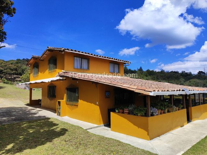 Finca en venta en Santa Elena, Medellín, 7382 m² · foto 9 de 16