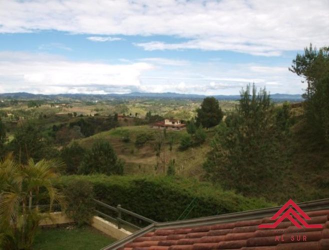 Casa de 3 alcobas en venta en San Jose, Guarne, 240 m² · foto 2 de 15