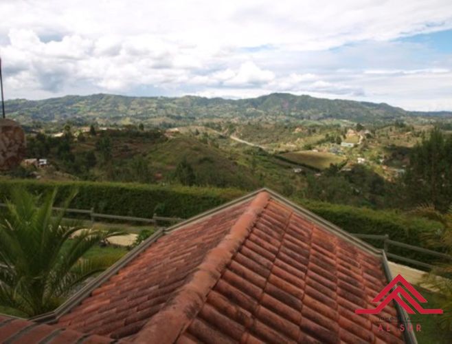 Casa de 3 alcobas en venta en San Jose, Guarne, 240 m² · foto 4 de 15