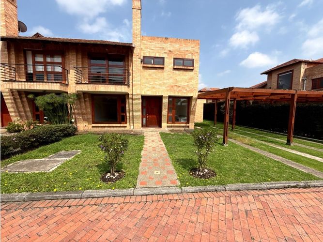 Casa de 4 alcobas en venta en La Balsa, Chía, 300 m² · foto 2 de 24