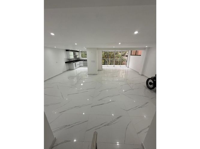 Casa de 3 alcobas en venta en Entre Amigos, Sabaneta, 480 m² · foto 3 de 24