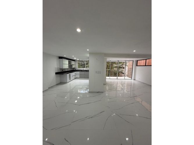 Casa de 3 alcobas en venta en Entre Amigos, Sabaneta, 480 m² · foto 15 de 24