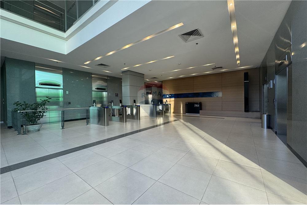 Oficina Premium en Alquiler en el Prestigioso World Trade Center: Posicioná tu empresa en lo más alto — foto 3
