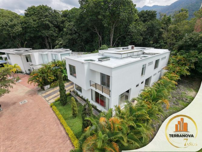 Casa de 6 alcobas en venta en Cerro Azul Del Vergel, Ibagué, 448 m² · foto 2 de 24