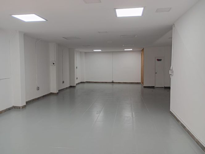 Bodega en arriendo en Noel, Medellín, 230 m² · foto 2 de 11