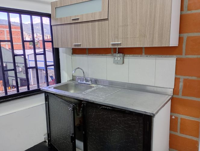 Bodega en arriendo en Noel, Medellín, 230 m² · foto 3 de 11