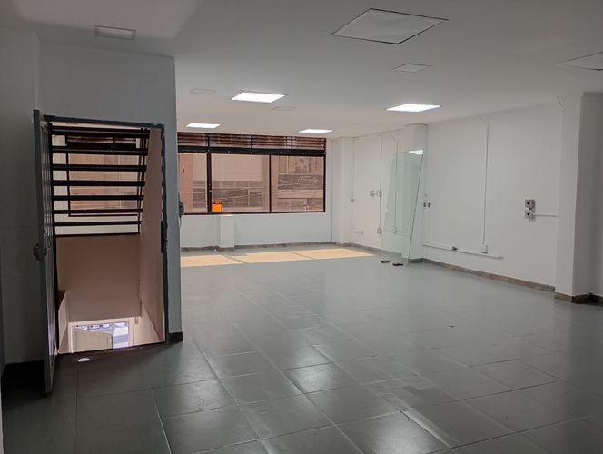 Bodega en arriendo en Noel, Medellín, 230 m² · foto 4 de 11
