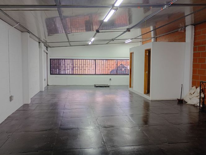 Bodega en arriendo en Noel, Medellín, 230 m² · foto 10 de 11