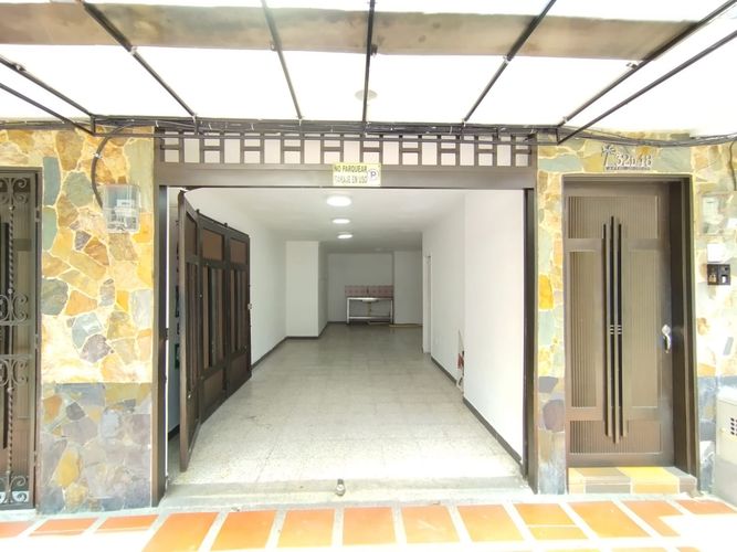 Local en arriendo en El Dorado, Envigado, 40 m² · foto 2 de 9
