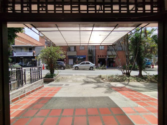 Local en arriendo en El Dorado, Envigado, 40 m² · foto 3 de 9