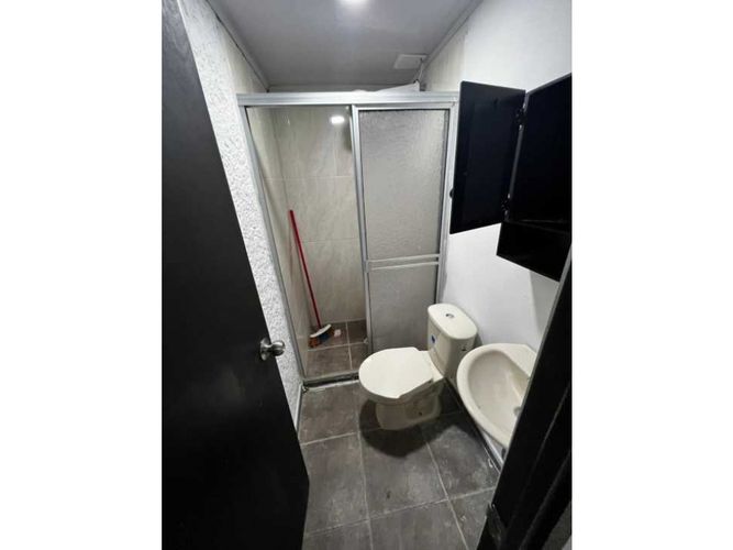 Casa de 11 alcobas en venta en El Rodeo, Medellín, 380 m² · foto 2 de 5