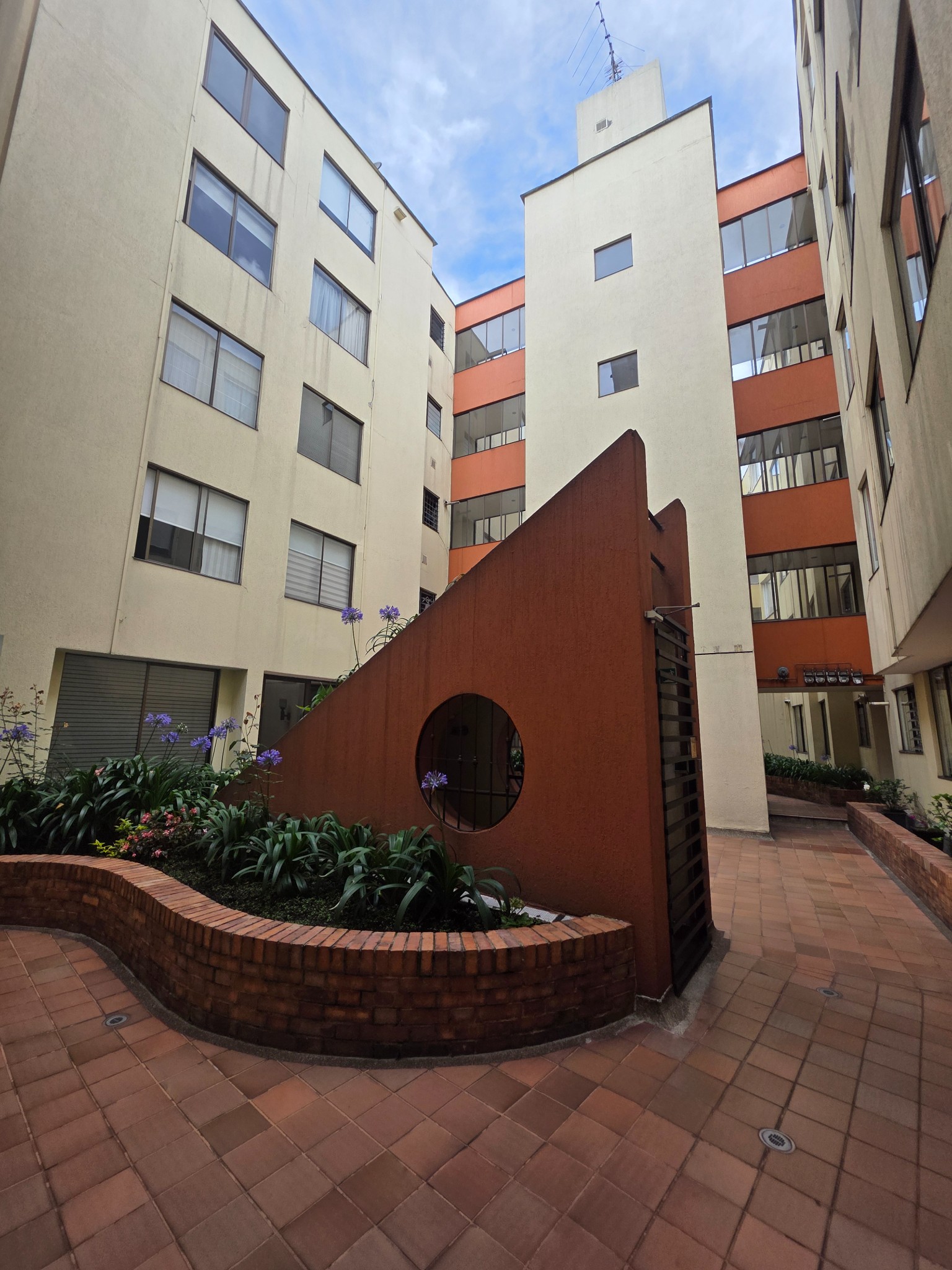 Apartamento en venta en Alhambra, Bogotá · foto 3 de 23