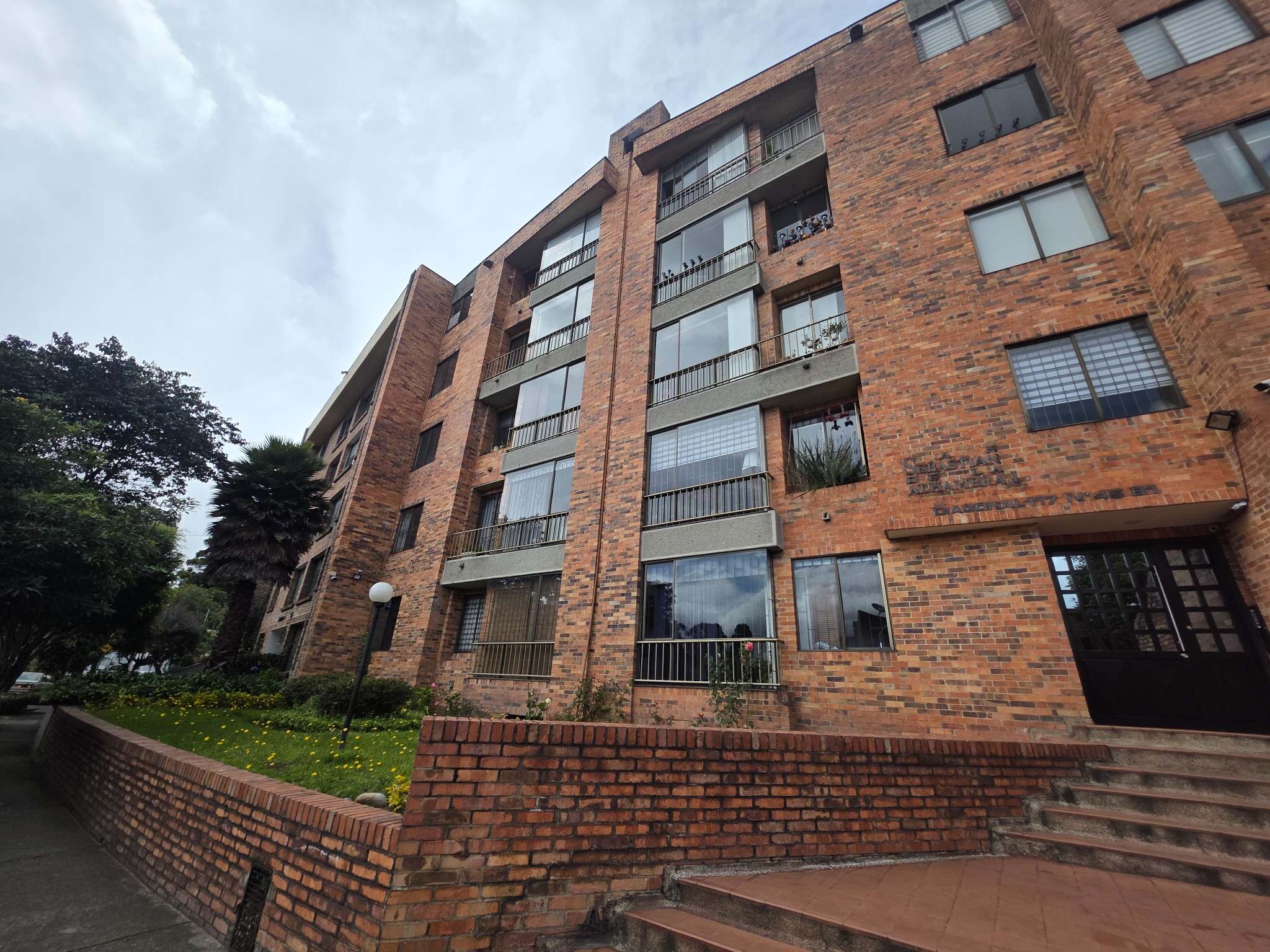Apartamento en venta en Alhambra, Bogotá · foto 2 de 23