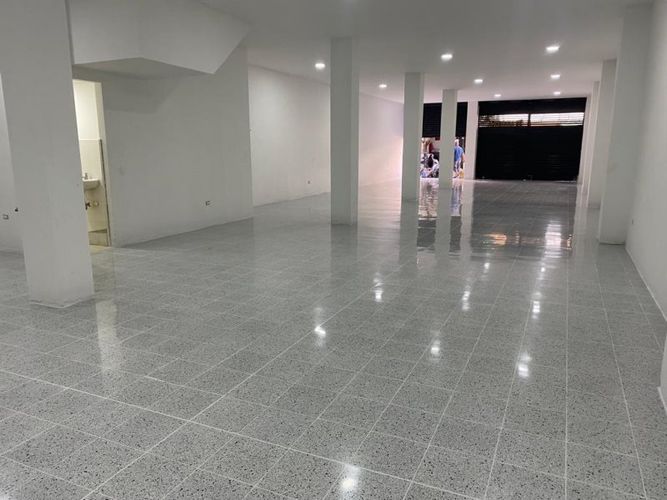 Bodega en venta en Asturias, Itagüí, 200 m² · foto 2 de 9