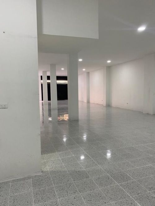 Bodega en venta en Asturias, Itagüí, 200 m² · foto 5 de 9