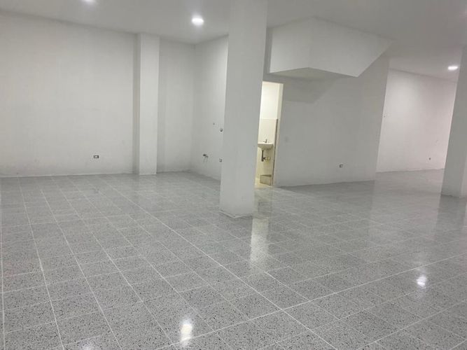 Bodega en venta en Asturias, Itagüí, 200 m² · foto 8 de 9