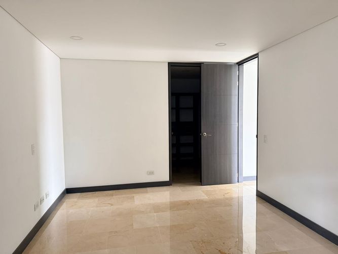 Apartamento de 3 alcobas en arriendo en El Poblado, Medellín, 150 m² · foto 9 de 20
