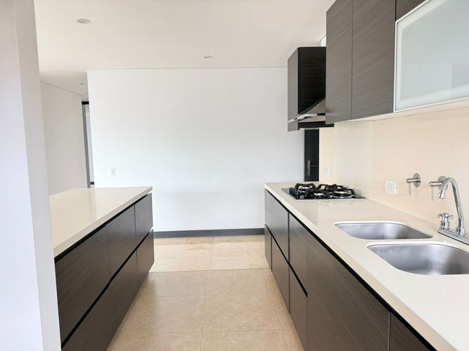 Apartamento de 3 alcobas en arriendo en El Poblado, Medellín, 150 m² · foto 7 de 20