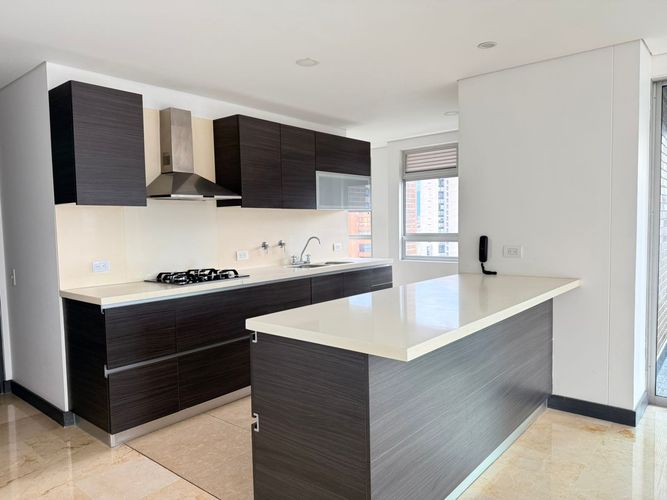 Apartamento de 3 alcobas en arriendo en El Poblado, Medellín, 150 m² · foto 5 de 20