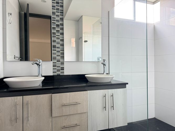 Apartamento de 3 alcobas en arriendo en El Poblado, Medellín, 150 m² · foto 19 de 20