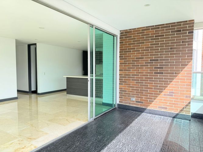 Apartamento de 3 alcobas en arriendo en El Poblado, Medellín, 150 m² · foto 3 de 20