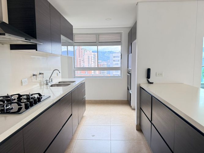 Apartamento de 3 alcobas en arriendo en El Poblado, Medellín, 150 m² · foto 6 de 20