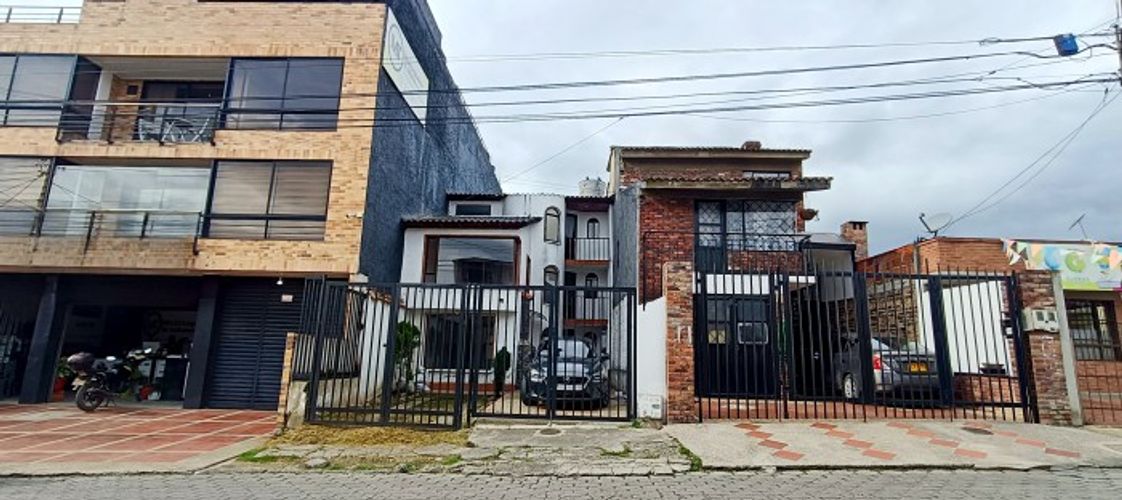 Casa de 5 alcobas en venta en Centro Historico, Chía, 400 m² · foto 2 de 24