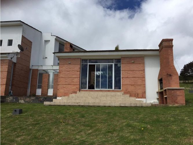 Casa de 4 alcobas en venta en Yerbabuena, Chía, 510 m² · foto 2 de 24