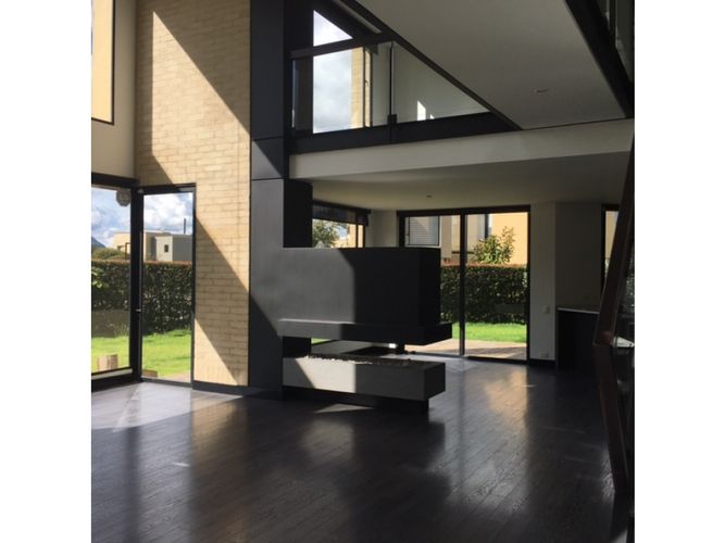 Casa de 4 alcobas en arriendo en Pueblo Viejo, Cota, 285 m² · foto 2 de 24